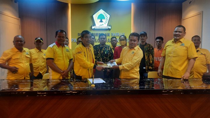 Joneri Sihite SE Serahkan Berkas Pendaftaran Musdalub Golkar Tapteng ke DPD Golkar Sumut