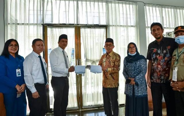 Tirtanadi Bagikan 4000 Handuk Kepada Calhaj Sumut