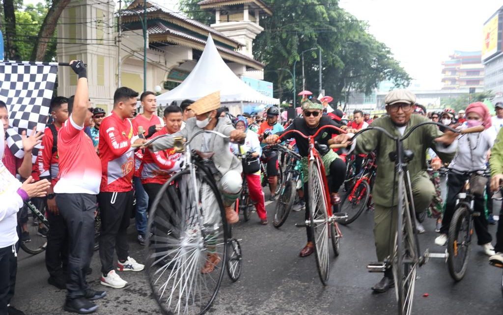 Bobby Nasution Lepas Ribuan Warga Peserta Jalan dan Sepeda Santai di CFD