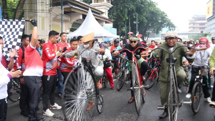 Bobby Nasution Lepas Ribuan Warga Peserta Jalan dan Sepeda Santai di CFD