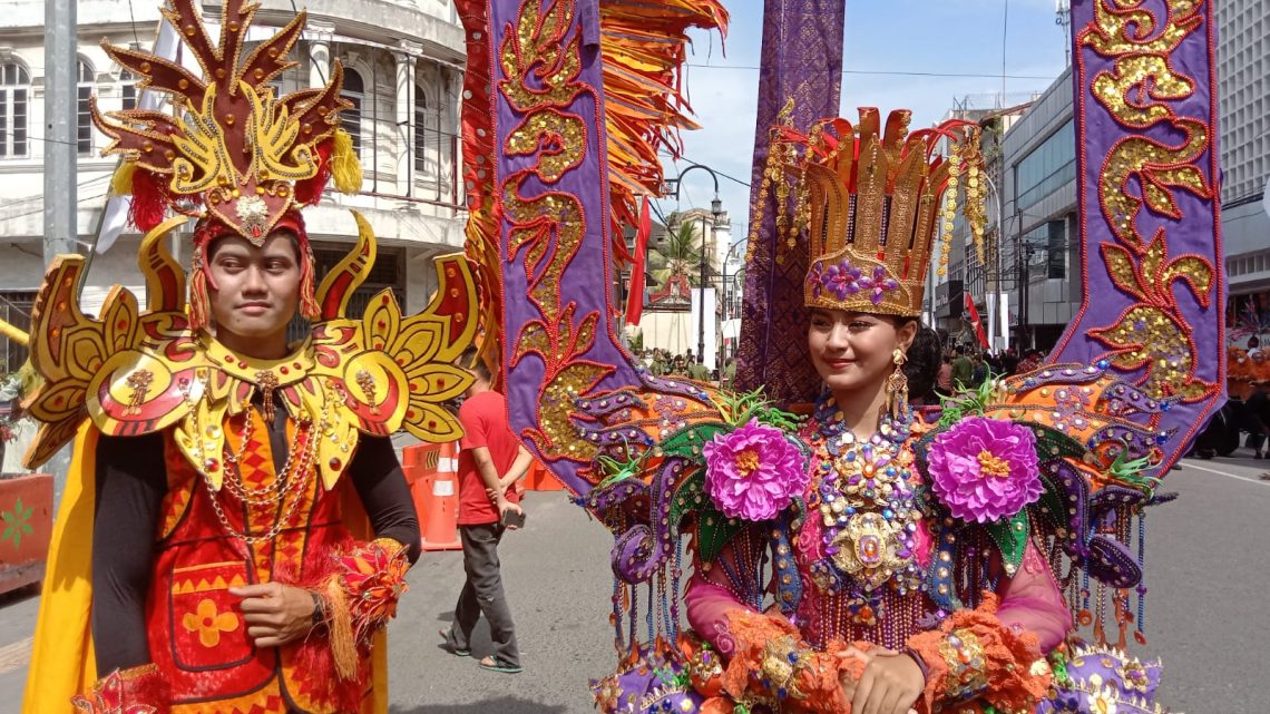 Karnaval dan Pawai Budaya Multi Etnik Meriahkan HUT ke-432 Kota Medan Karnaval dan Pawai Budaya Multi Etnik Meriahkan HUT ke-432 Kota Medan