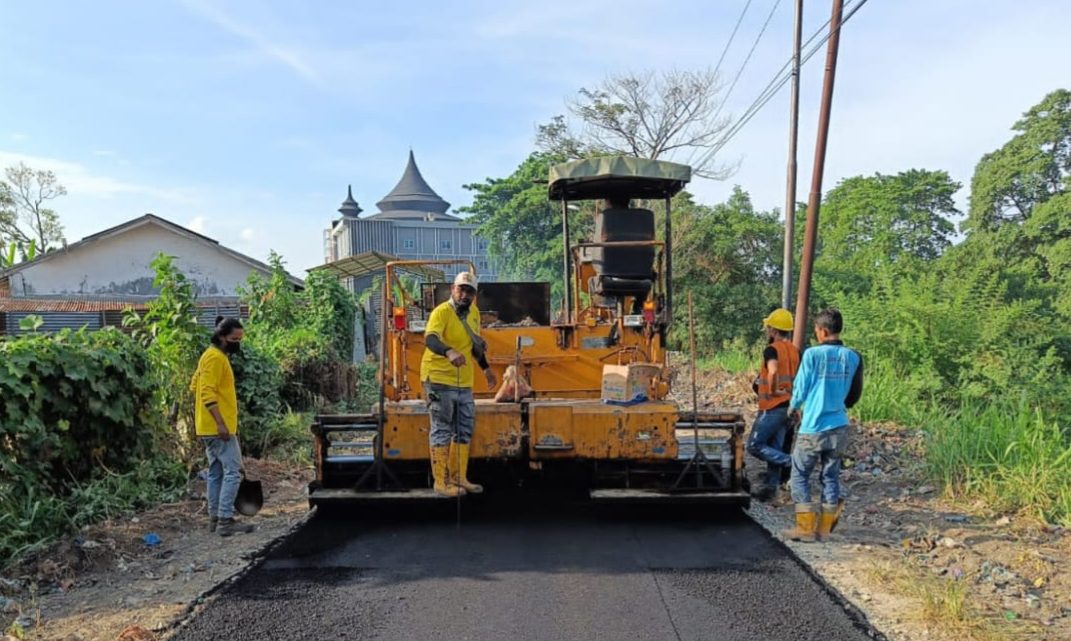 Jalan Inspeksi Kelurahan Kota Bangun Selesai Diaspal Jalan Inspeksi Kelurahan Kota Bangun Selesai Diaspal