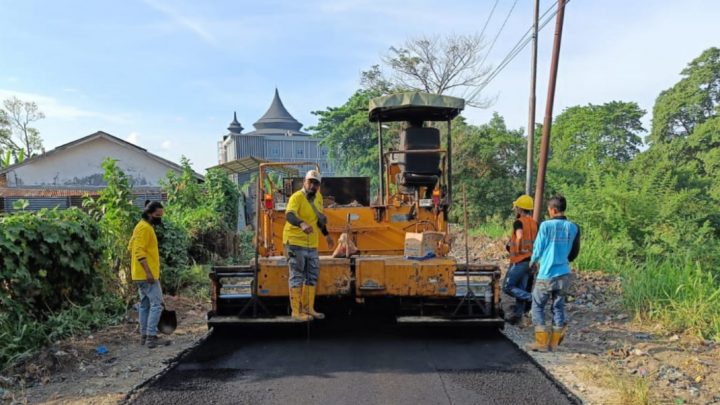 Jalan Inspeksi Kelurahan Kota Bangun Selesai Diaspal