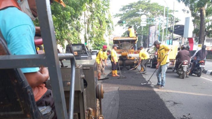 Dinas PU Benahi Jalan dan Normalisasi Drainase di Sejumlah Kawasan di Medan