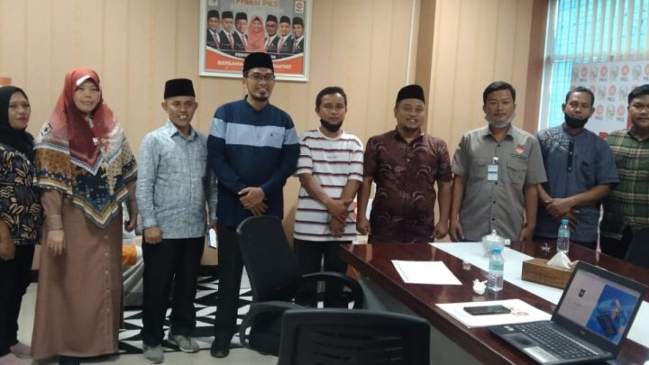 Lapaknya Dibongkar, PKL Di Medan Denai Ngadu Ke F-PKS DPRD Medan