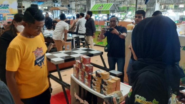 Dukung Pengembangan UMKM, Teh Butong dan Toba Sari Hadir di Area Jajanan Pusat Pasar Medan