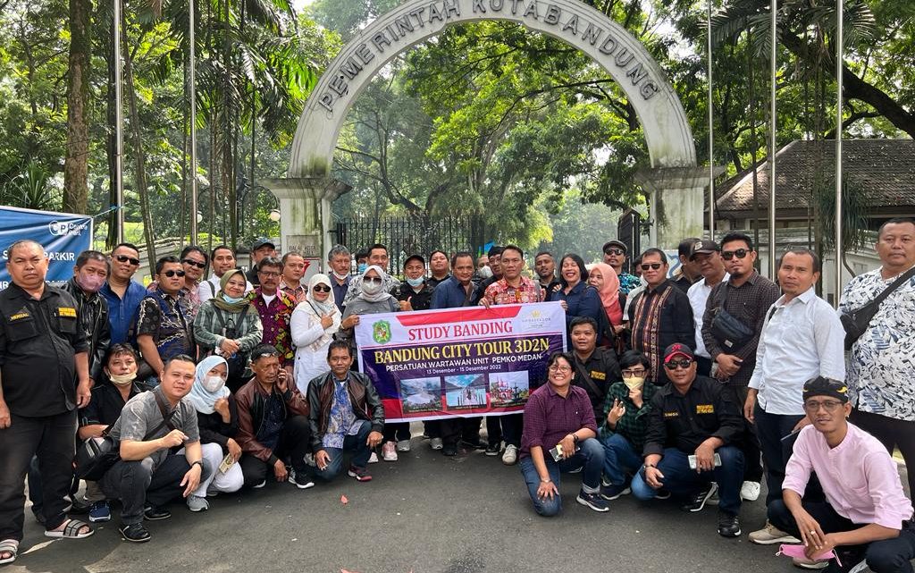 Wartawan Pemko Medan Studi Banding ke Bandung: Digitalisasi Mudahkan Keterbukaan Publik Wartawan Pemko Medan Studi Banding ke Bandung: Digitalisasi Mudahkan Keterbukaan Publik