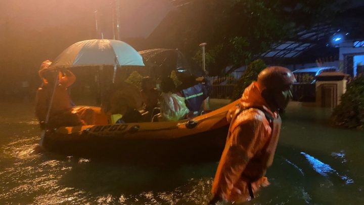 Jalankan Perintah Bobby Nasution, BPBD Kota Medan Gercep Evakuasi 7 Warga Jalan Perjuangan