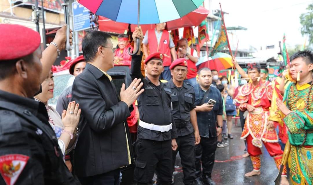 Hasyim Hadiri Kirab Budaya Khonghucu Hasyim Hadiri Kirab Budaya Khonghucu