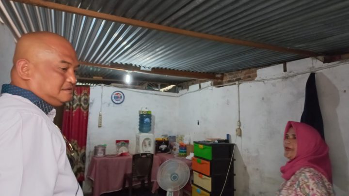 Robi Barus Bantu Bedah Rumah ‘Wong Cilik’ Korban Kebakaran