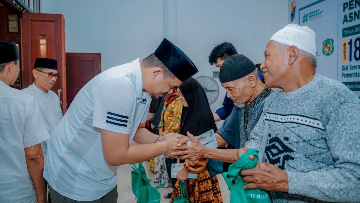 Bobby Nasution Salurkan Zakat ASN Pemko Medan Kepada 1.886 Mustahik Senilai Rp 431.105.000