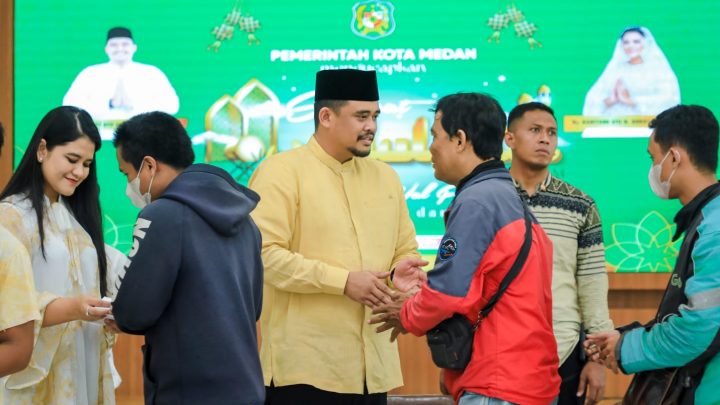 Warga  Medan Antusias Hadiri Open House Idul Fitri Bobby Nasution