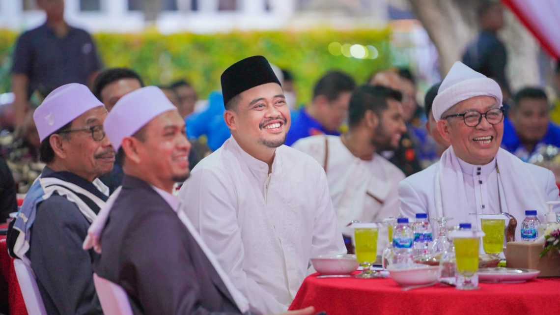 Gelar Silaturahmi, Ulama Dukung Bobby Nasution Wujudkan Medan Kota yang Berkah Gelar Silaturahmi, Ulama Dukung Bobby Nasution Wujudkan Medan Kota yang Berkah
