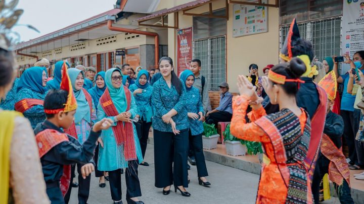 Terima Kunjungan Tim Monitoring PKK Sumut, Kahiyang Ayu: Semoga Kelurahan Teladan Timur Juara Lomba PAAR