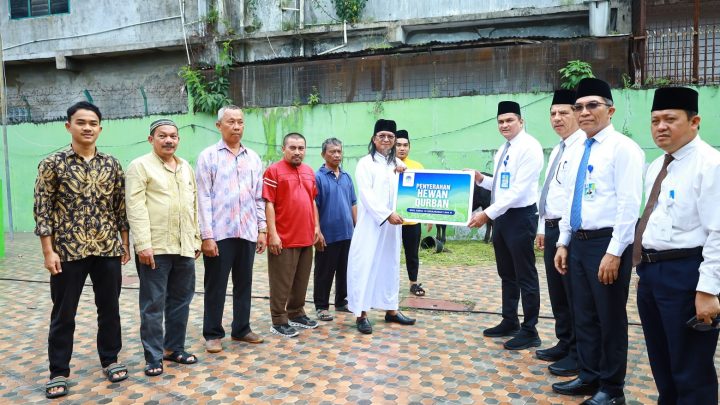 Idul Adha 2023, Dirut Perumda Tirtanadi Serahkan Sapi Qurban ke IPAM