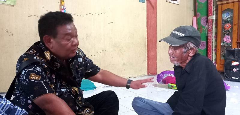 Warga Terharu Saat Dikunjungi Daniel Pinem Warga Terharu Saat Dikunjungi Daniel Pinem