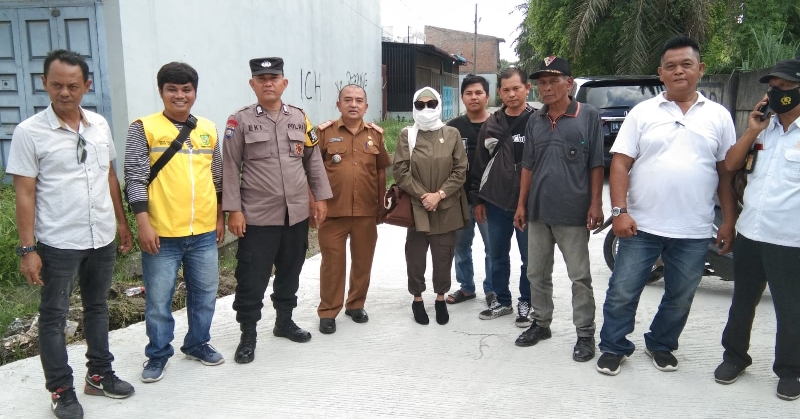 Netty Juniaty Siregar Bantu Wujudkan Keluhan Warga Perbaiki Jalan Tirtosari Netty Juniaty Siregar Bantu Wujudkan Keluhan Warga Perbaiki Jalan Tirtosari