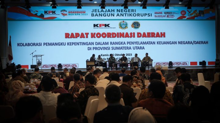 Bobby Nasution Terima Penghargaan Dari KPK karena Tertinggi Tertibkan PSU di Sumut