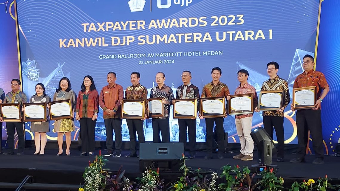 Perumda Tirtanadi Terima Penghargaan Wajib Pajak Taat Pelaporan SPT
