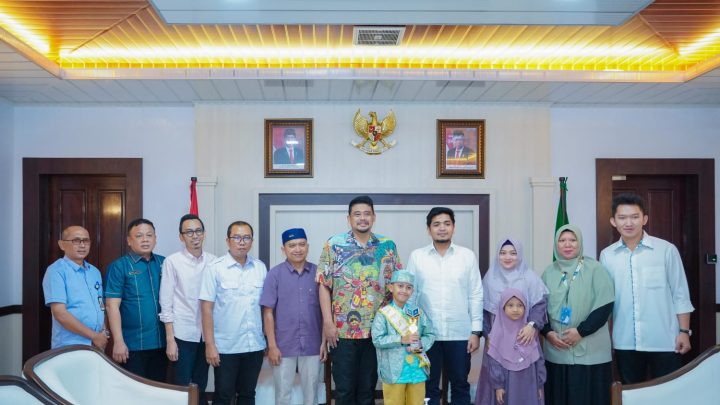 Walikota Medan Hadiahkan Umroh Ibu dan Kedua Adik, Hafiz Indonesia 2024