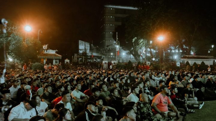 Ribuan Warga Padati Halaman Kantor Wali Kota Medan, Nobar Indonesia VS Irak
