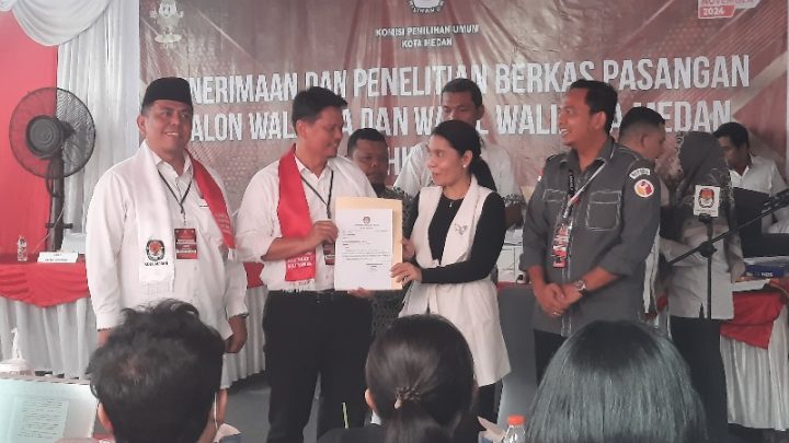 Bapaslon Prof Ridha dan Abdul Rani Daftar Pilkada 2024 ke Kantor KPU Medan