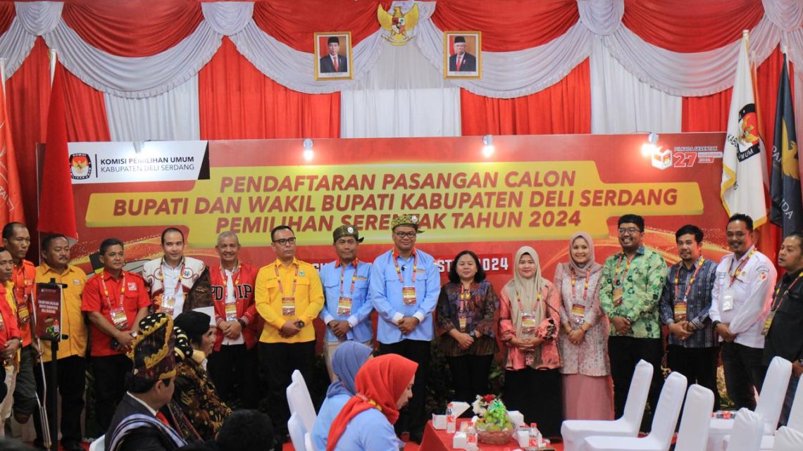 Naik Delman, Pasangan Asri Lom Lom Dihantar Seribu Orang Mendaftar ke KPU Deli Serdang Naik Delman, Pasangan Asri Lom Lom Dihantar Seribu Orang Mendaftar ke KPU Deli Serdang
