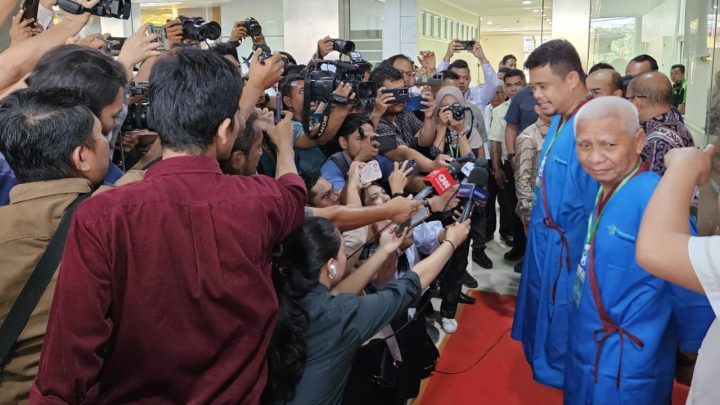 Bobby Nasution Santai Jalani Tes Kesehatan, Bercanda Dengan Awak Media