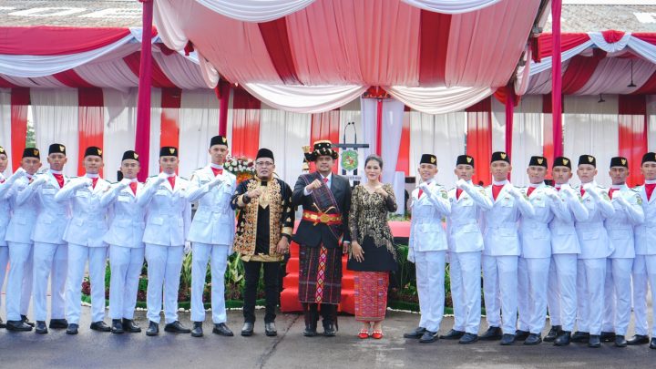 Berbusana Adat Mandailing, Bobby Nasution Pimpin Upacara HUT ke-79 Kemerdekaan RI