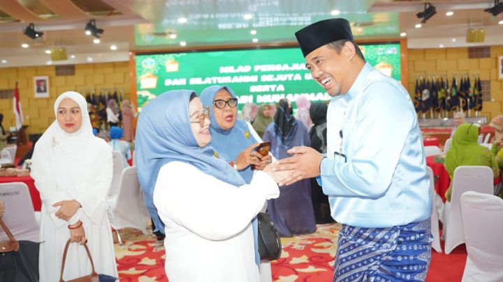 Hadiri Pengajian Silaturahmi Sejuta Umat, Ibu-ibu Heboh Minta Foto Bareng Bobby Nasution