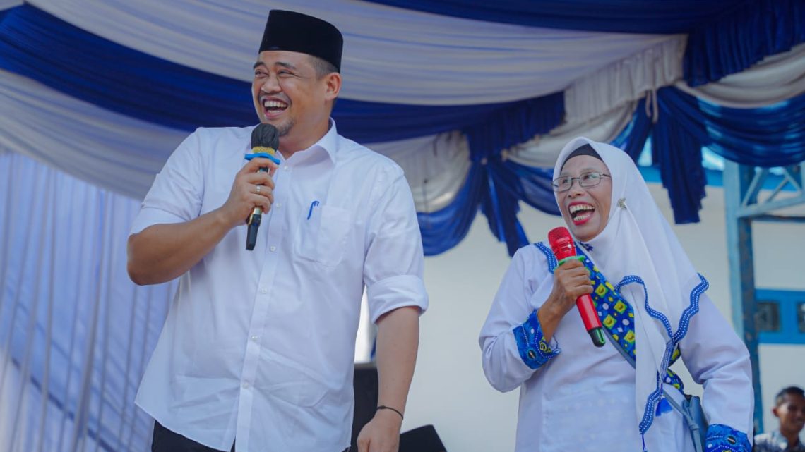 Rosdiani Nasution Sujud Syukur Dapat Hadiah Umroh Dari Bobby Nasution