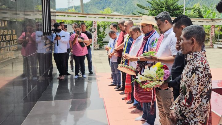 Bobby Nasution Ziarah ke Makam Pahlawan Sisingamangaraja XII