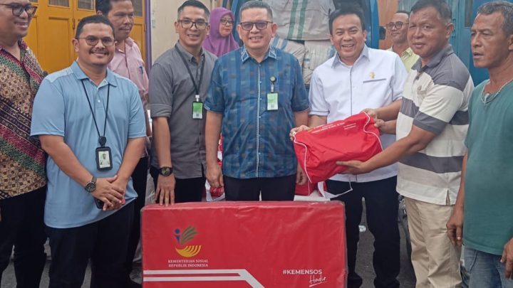 Zulkarnaen Fasilitasi Bantuan Pemko Untuk Korban Kebakaran di Medan Area