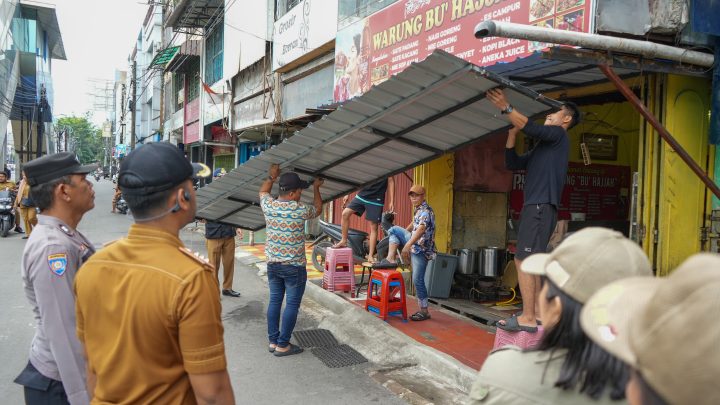 Pemko Medan Tertibkan Sejumlah Ruko Tempat Usaha di Medan Petisah