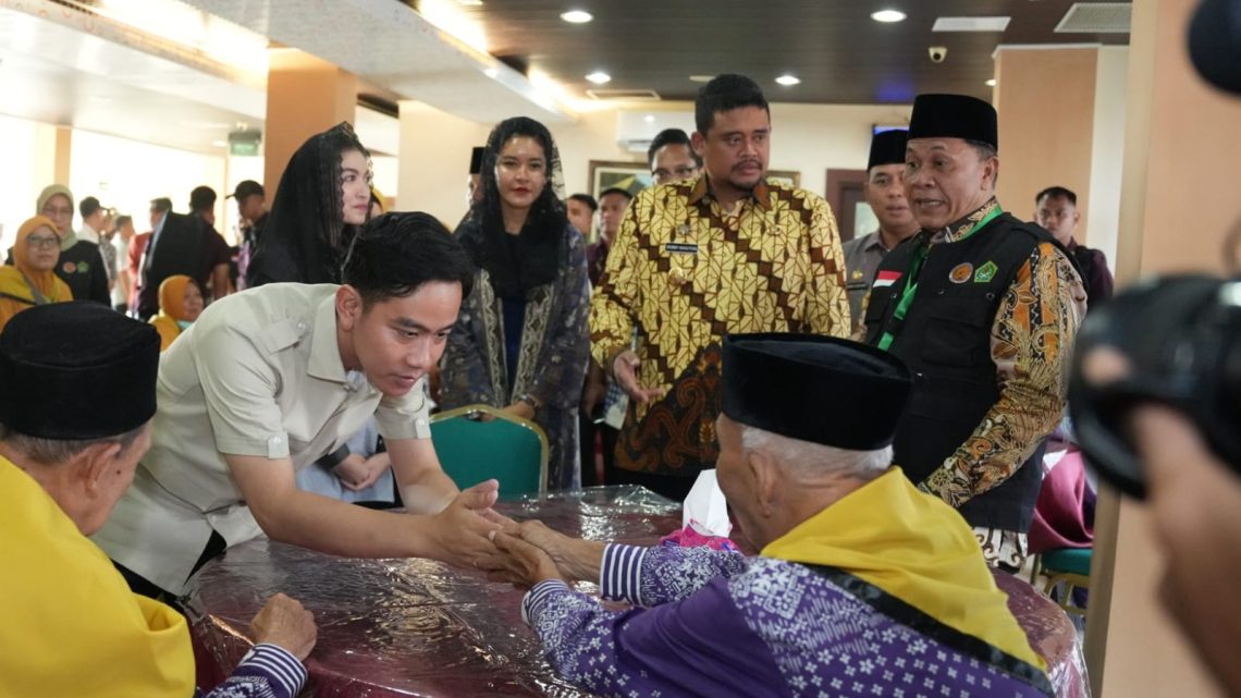 Bersama Wapres RI, Gubernur Sumut Sapa Calon Jamaah Haji Bersama Wapres RI, Gubernur Sumut Sapa Calon Jamaah Haji