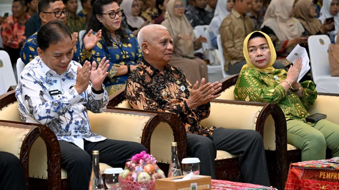 Wagub Sumut Serahkan Penghargaan Lingkungan Hidup 2024 Wagub Sumut Serahkan Penghargaan Lingkungan Hidup 2024
