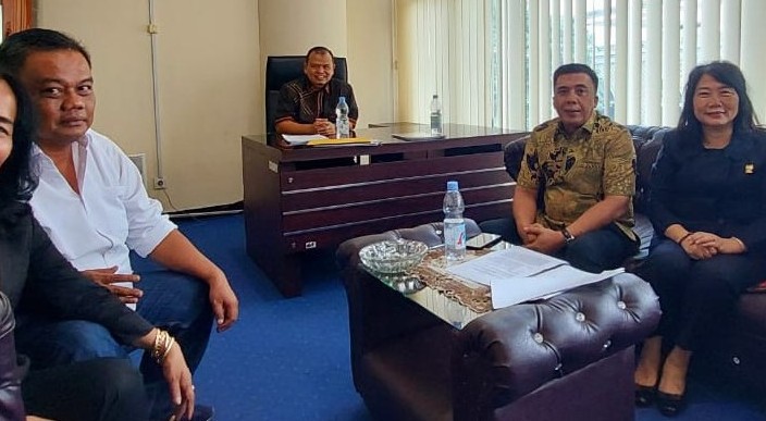 RDP Soal ‘Arisan Bidan’ Batal, Komisi II Akan Panggil Kembali Ketua HOBISUI RDP Soal ‘Arisan Bidan’ Batal, Komisi II Akan Panggil Kembali Ketua HOBISUI