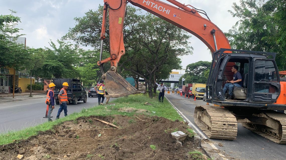 Atensi Zulkarnaen, BBJN Bongkar Median Jalan di Seputar Pintu Tol Bandar Selamat