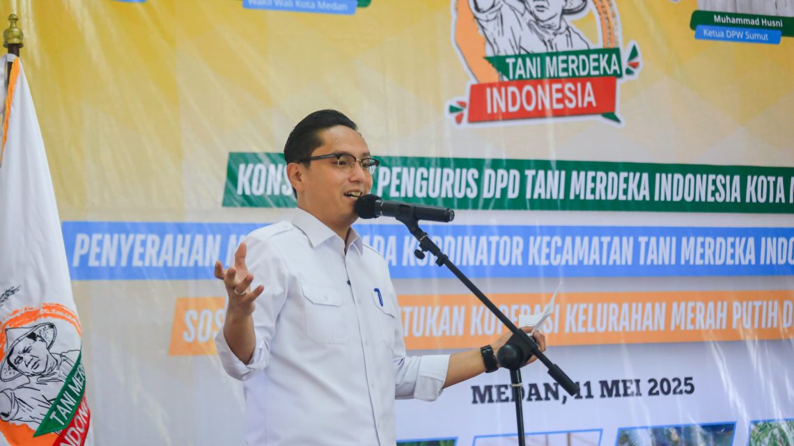 Rico Waas Serahkan Mandat Kepada Koordinator Kecamatan Tani Merdeka Indonesia Rico Waas Serahkan Mandat Kepada Koordinator Kecamatan Tani Merdeka Indonesia