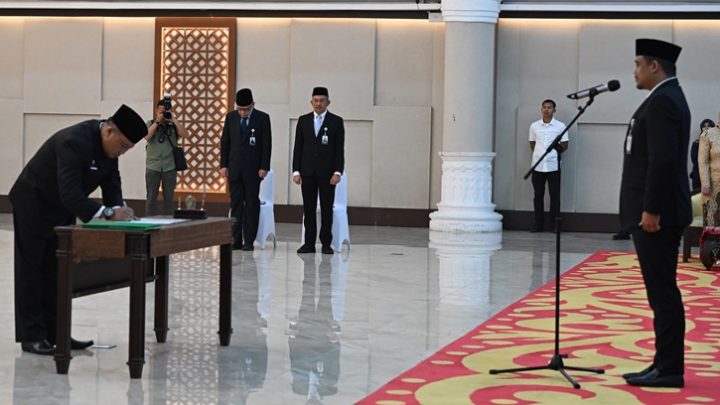 Gubernur Bobby Nasution Lantik Lima Pejabat Eselon II