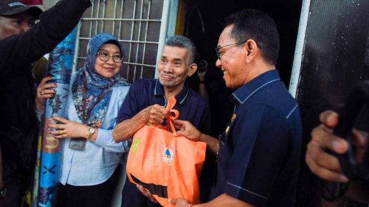 Wakil Walikota Medan, Zakiyuddin Harahap Serahkan Bantuan ke Korban Puting Beliung