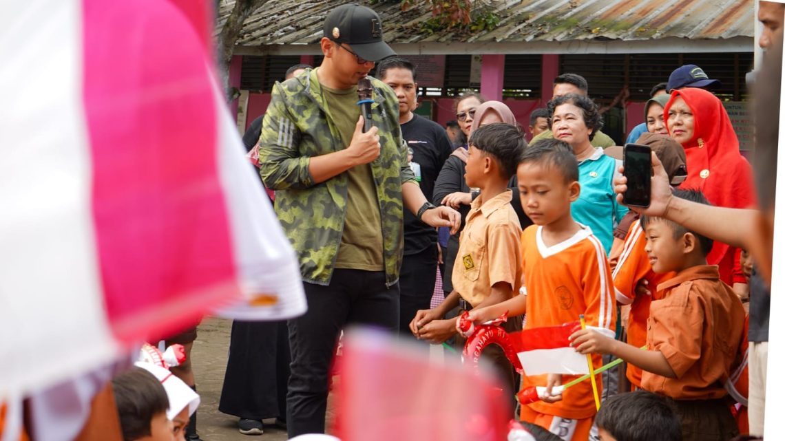 Rico Waas Tebar Keceriaan di SDN 067263 Medan Marelan