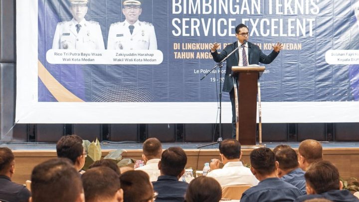 Rico Waas Buka Bimtek Service Excellent di Lingkungan Pemko Medan 2025