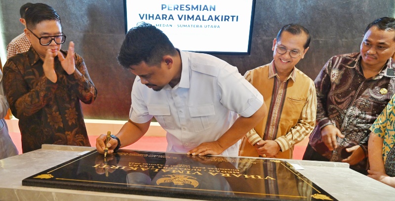 Gubernur Bobby Nasution Harapkan Vihara Vimalakirti Jadi Tempat Penyejuk Bagi Umat Buddha