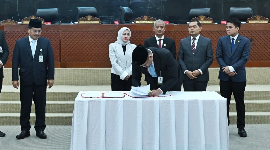 Bobby Nasution Teken Nota Kesepakatan KUA-PPAS APBD Perubahan 2025 Bersama DPRD