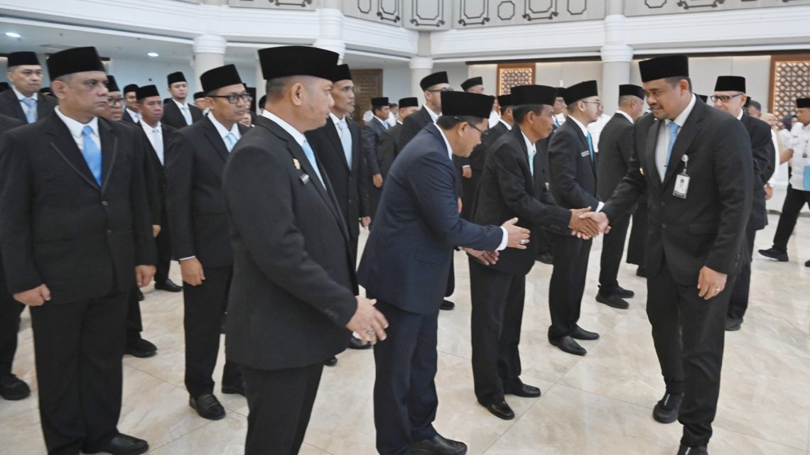 Gubernur Bobby Nasution Lantik 177  Pejabat Administrator dan Pengawas