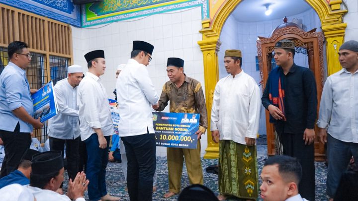 Safari Isya di Masjid Tsamaratul Iman, Rico Waas Jemput Aspirasi Masyarakat