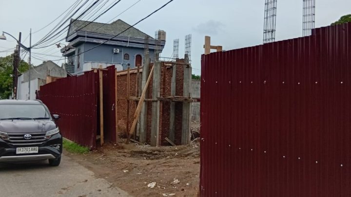 Sudah SP-3, SatPol PP Medan Diminta Tindak Bangunan Perumahan di Jalan Eka Warni