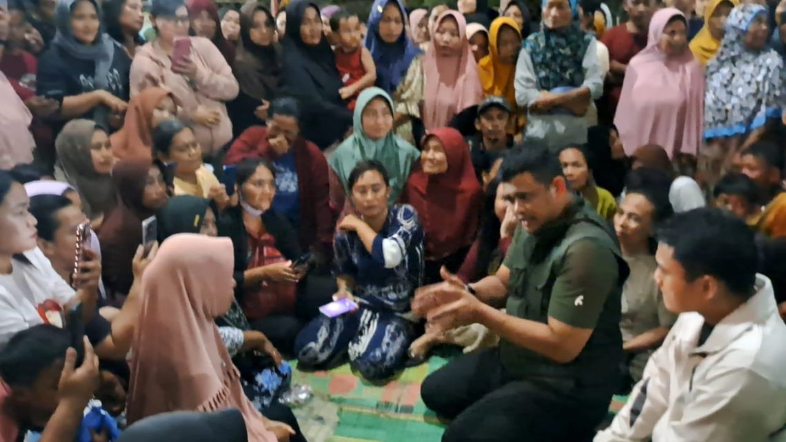 Tinjau Korban Banjir di Langkat, Gubernur Bobby Nasution Salurkan Bantuan dan Dengarkan Kebutuhan Masyarakat