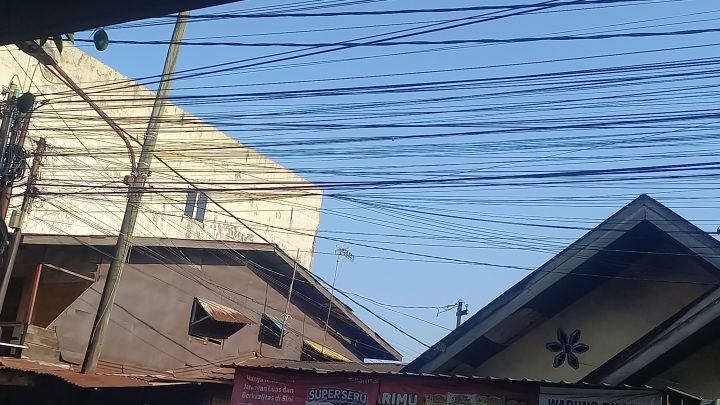 Rusak Estetika Kota, Dewan Minta Pemko Medan Tegas Tertibkan Tiang dan Kabel Semrawut